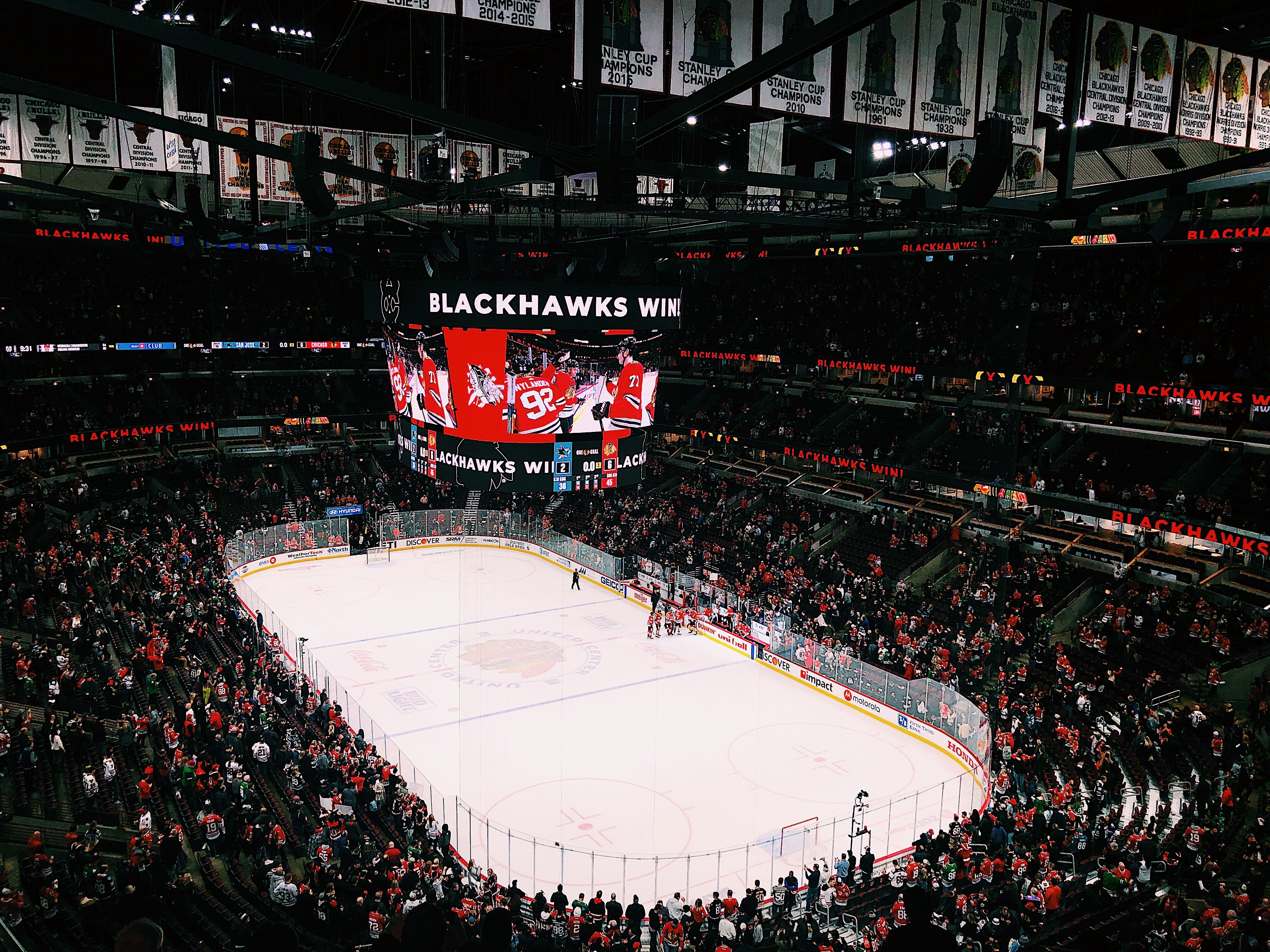The United Center by Amanda Layne?width=698&height=466&fit=crop&auto=webp&dpr=4