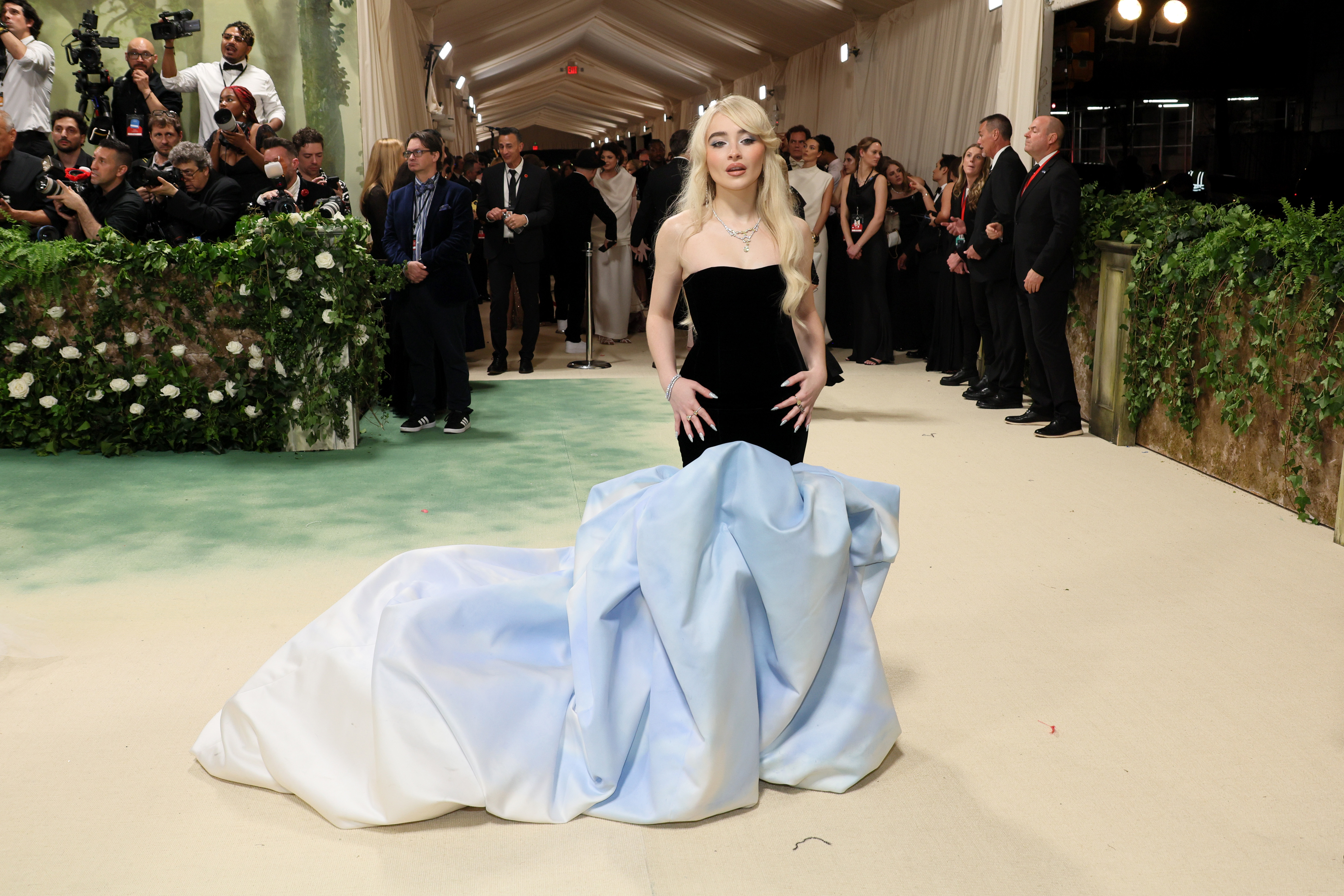 sabrina carpenter met gala