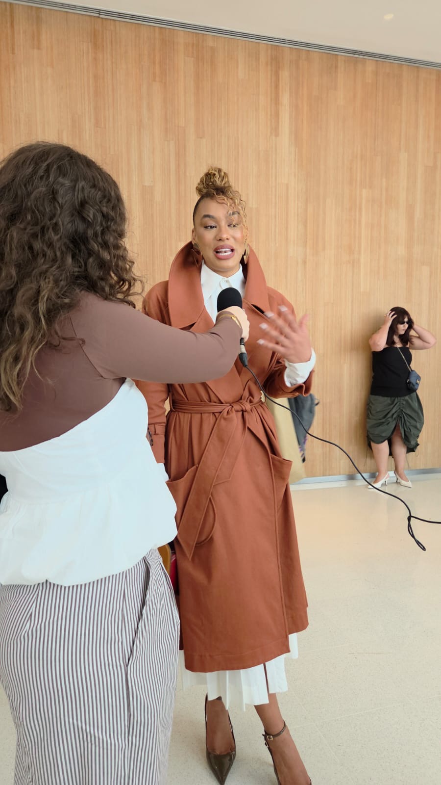 Raissa Santana interview by Beatriz Demarque on Spfw