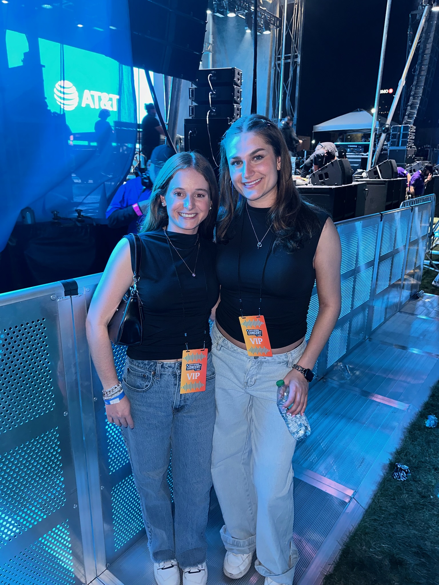 women at concert