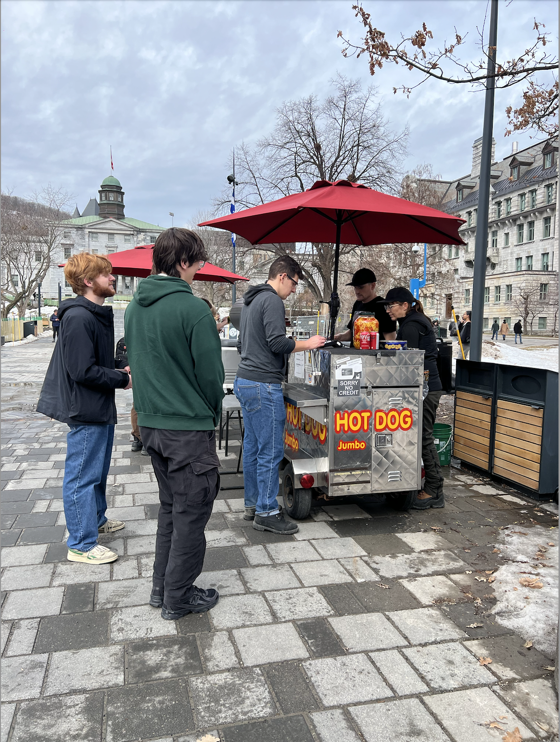 Hot dog stand return