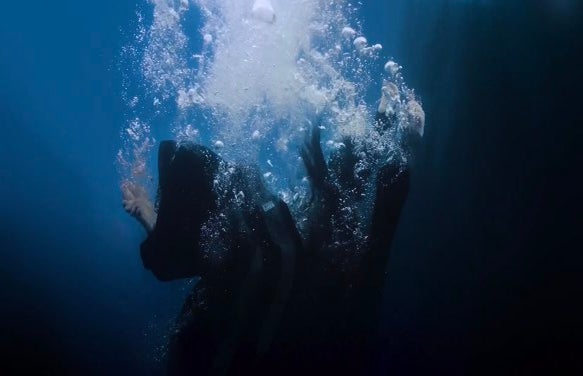 Teaser of Billie Eilish’s new album “HIT ME HARD AND SOFT”, featuring the artist underwater, barefoot and sinking