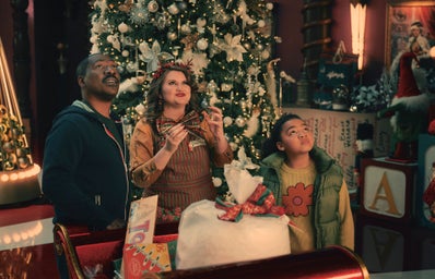 eddie murphy and the cast of candy cane lane