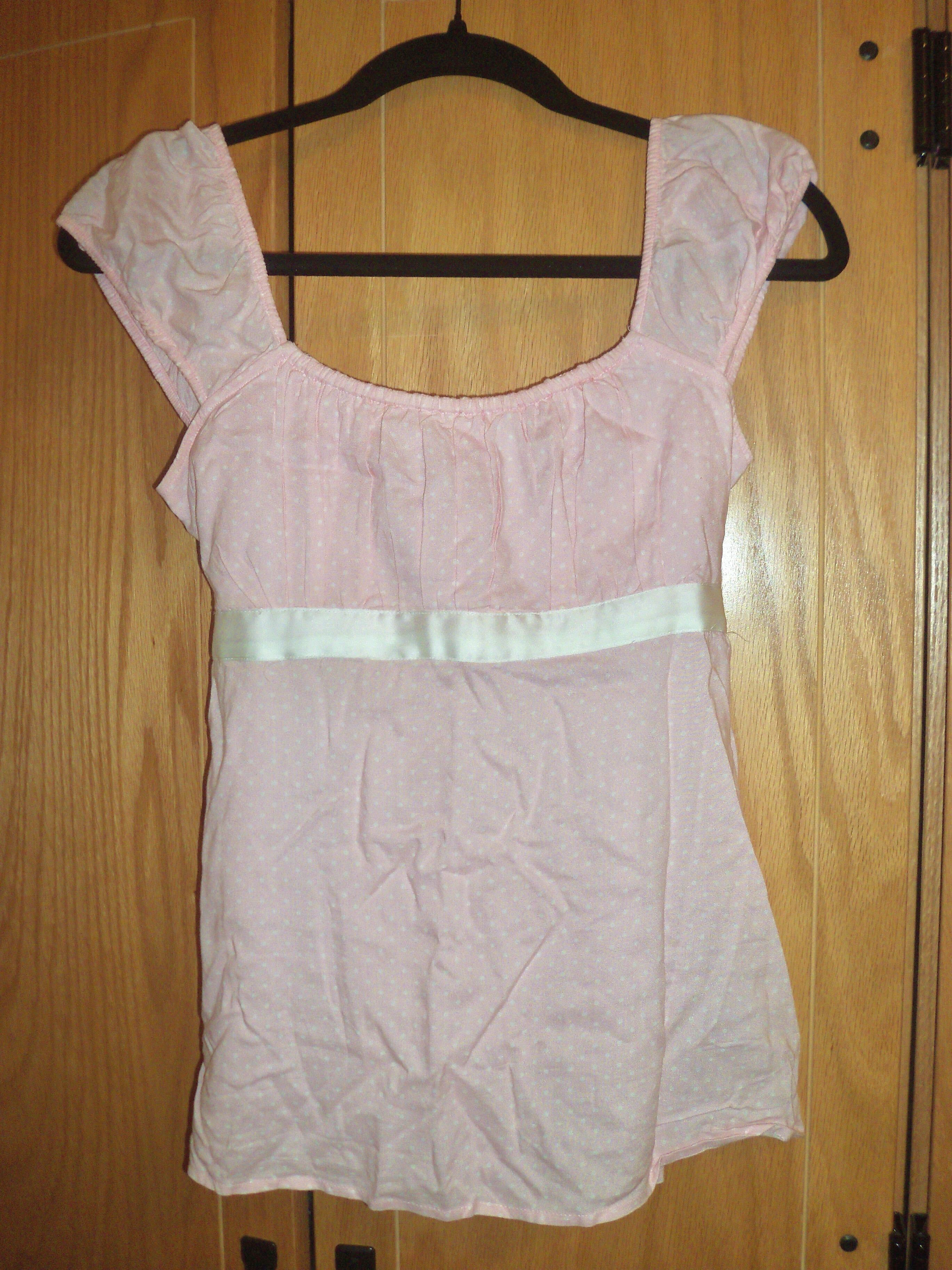 Pink top (clothing)