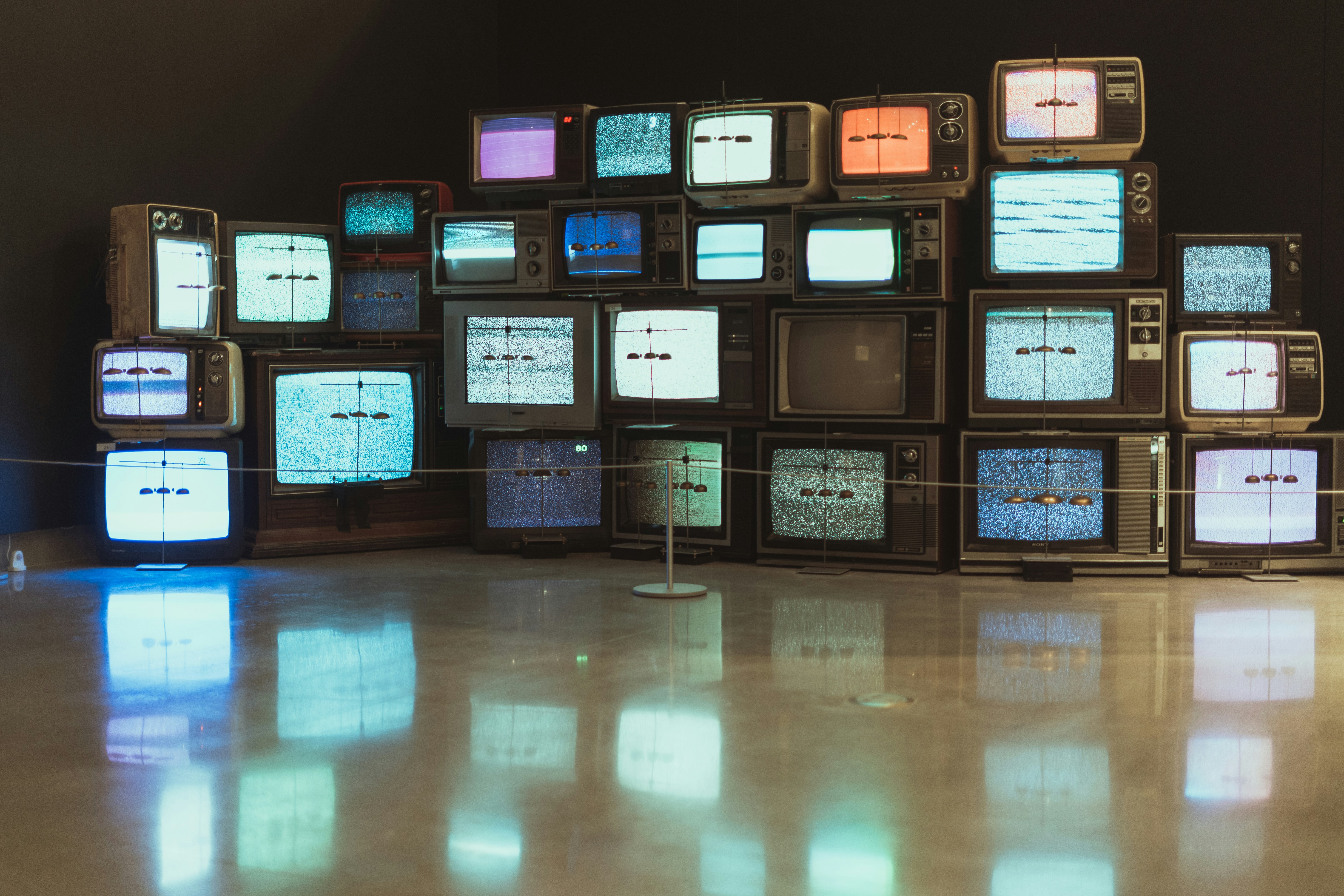 Multiple tv screens in corner with static