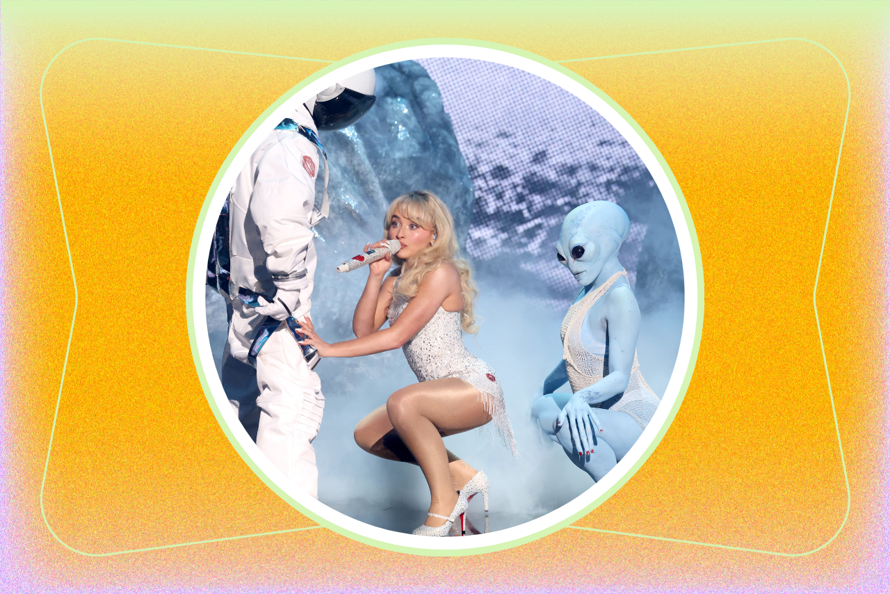 sabrina carpenter performs at the 2024 vmas