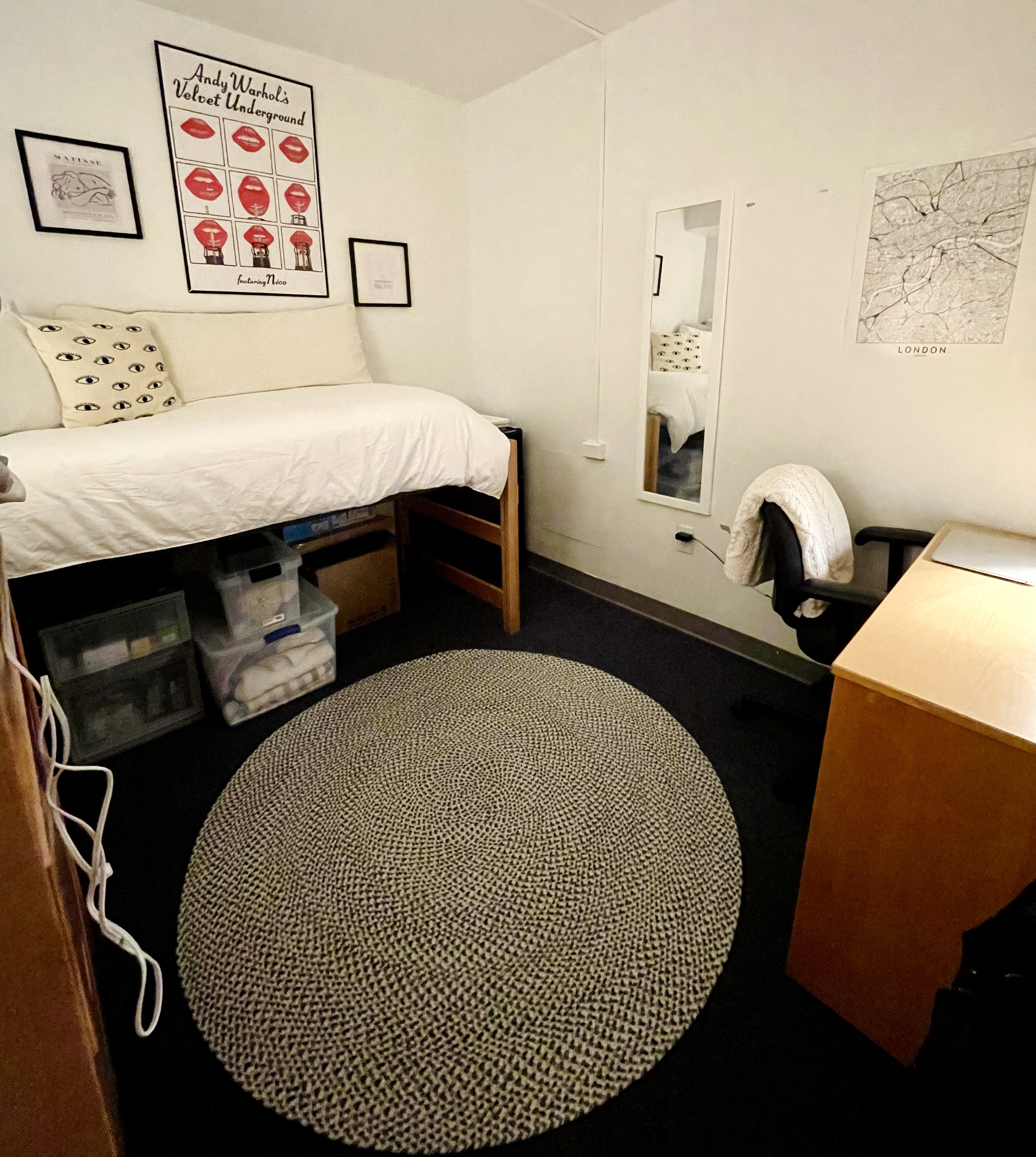 picture of my dorm room for inspiration