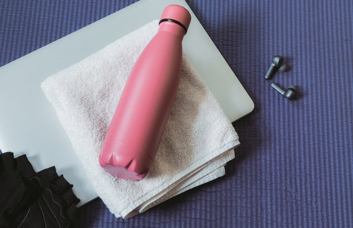 yoga-mat-flatlay-with-laptop-and-water-bottle