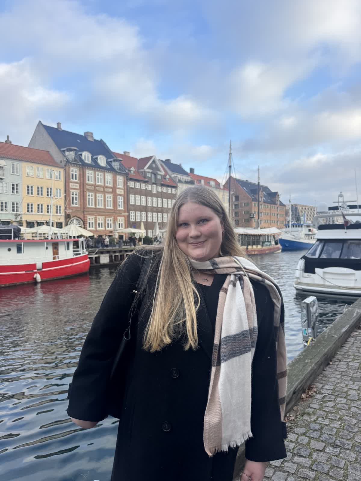 Starbucks coworker posed for interview picture