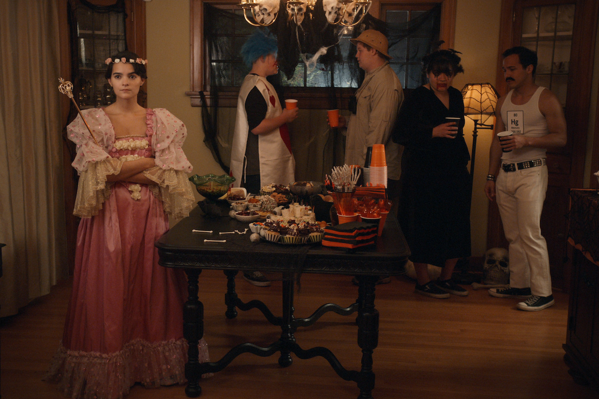 TRINKETS (L to R) BRIANNA HILDEBRAND as ELODIE DAVIS in episode 204 of TRINKETS