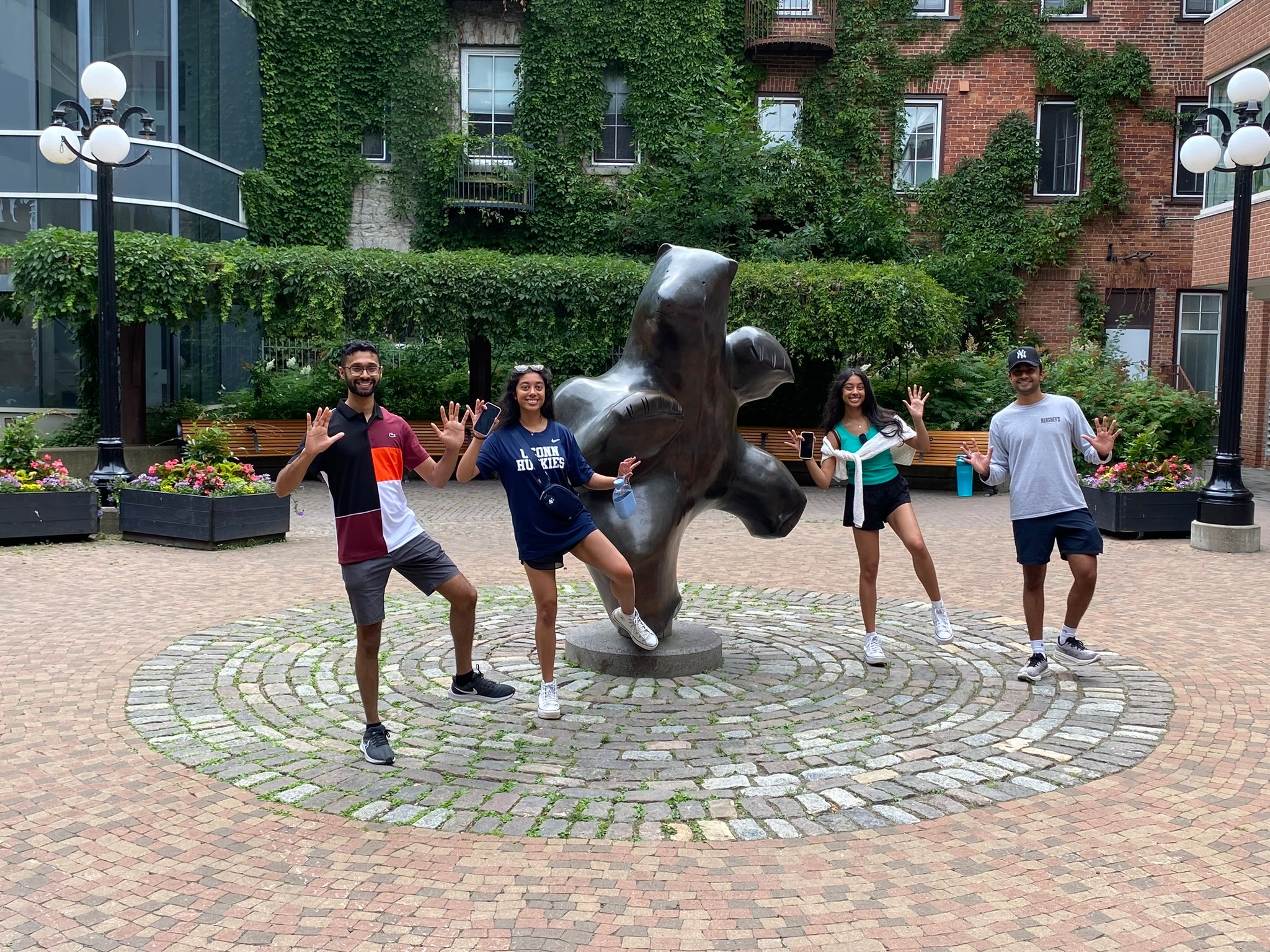 Siblings and Hansika