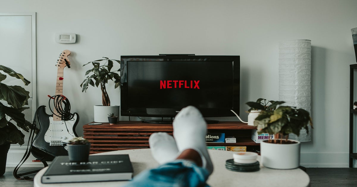 For The Girls Who Hate Horror: 3 Fall Movies To Cozy Up With