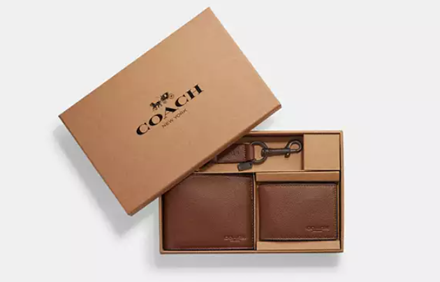 coach wallet set?width=1024&height=1024&fit=cover&auto=webp&dpr=4