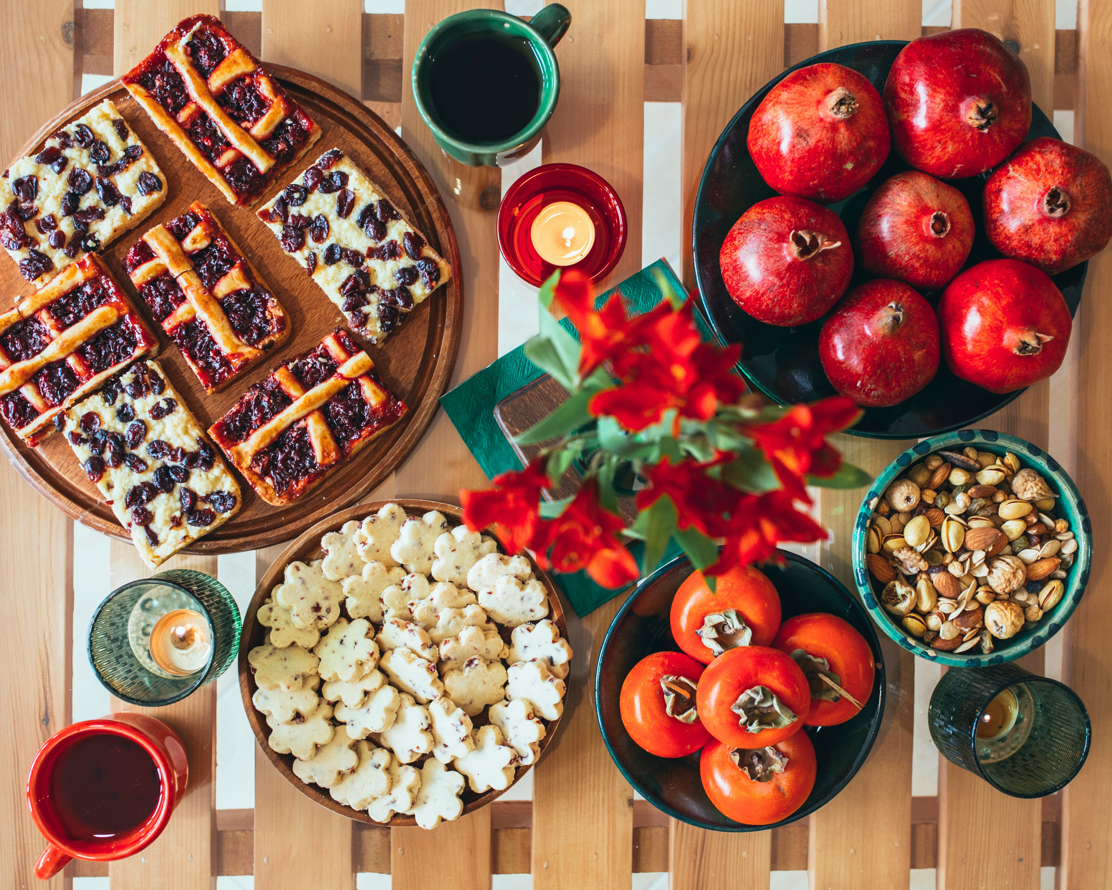 The photo depicts a series of fall-themed foods laid out on a table, alluding to the fall themed foods to be discussed in the article.