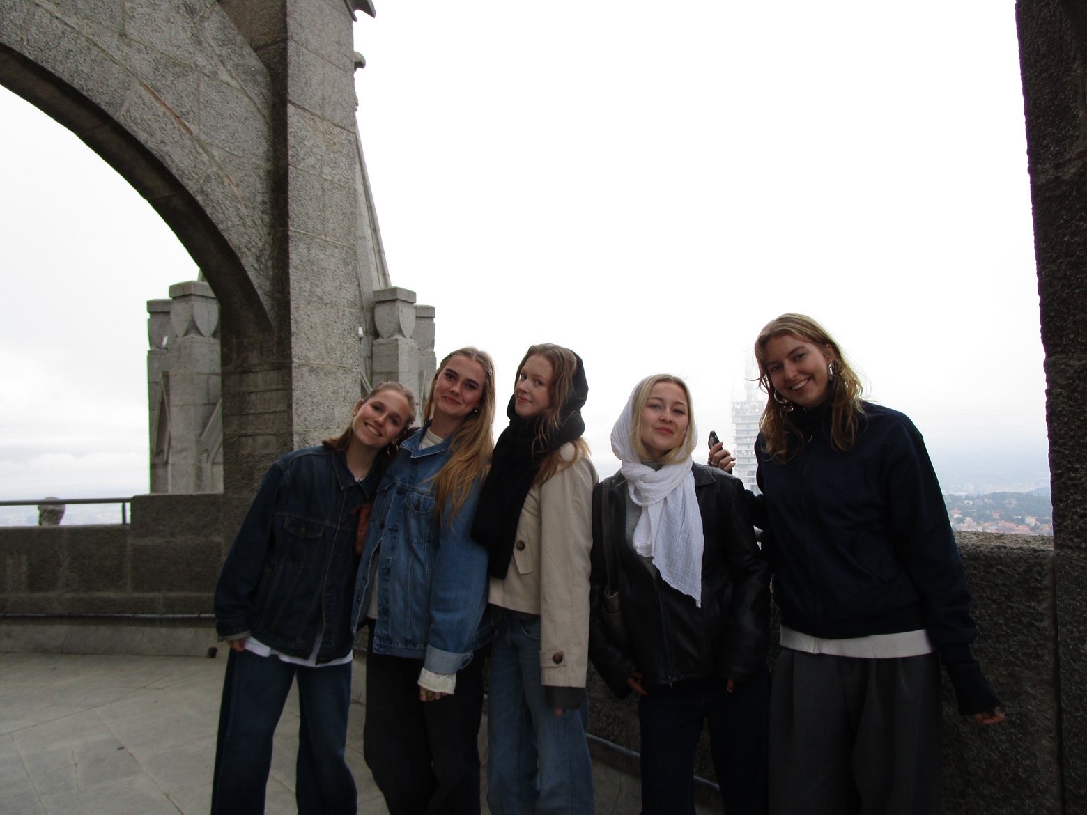 5 Friends on top of building