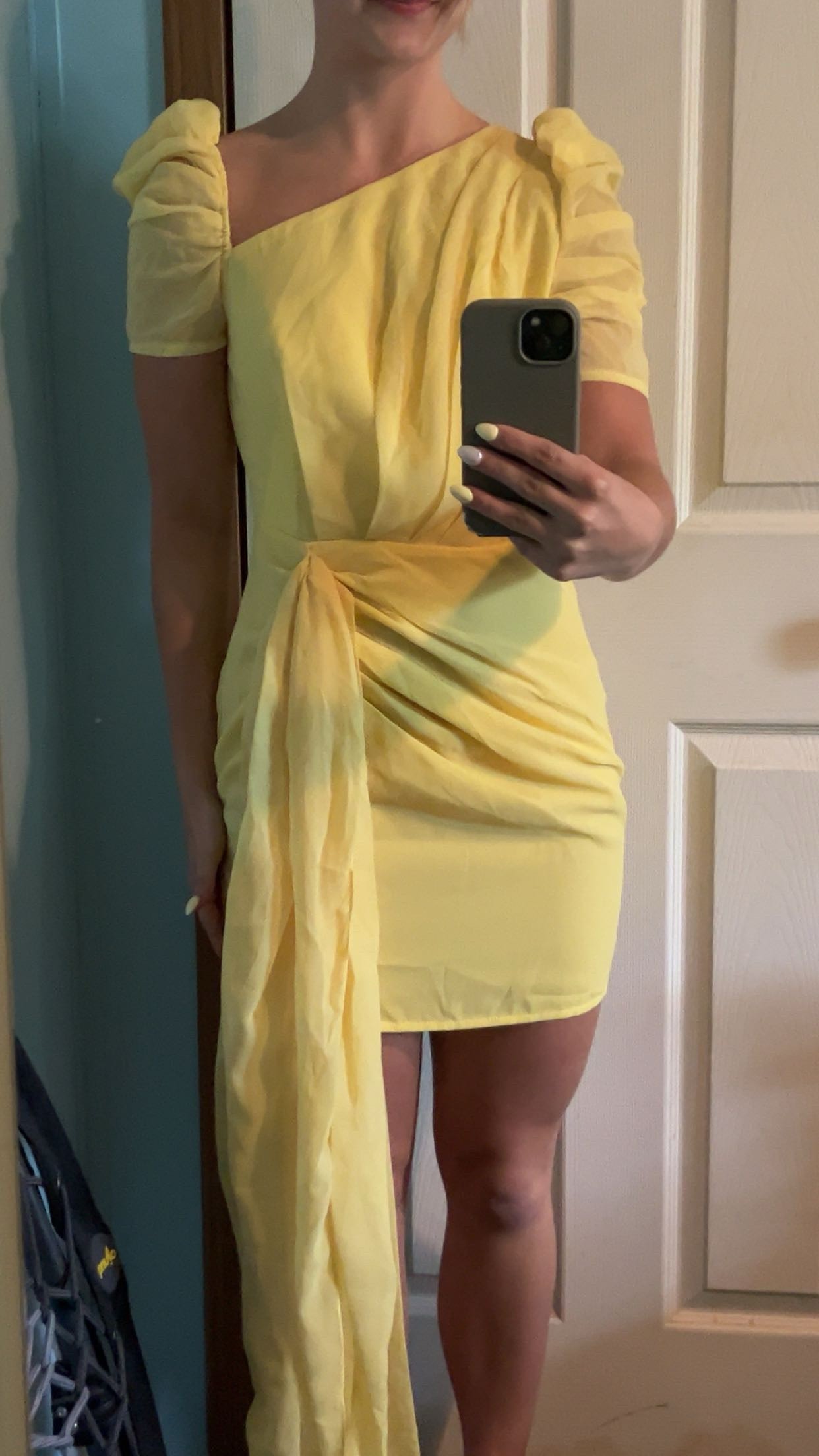 For an article I\'m writing about outfits for study abroad. This is my image of a yellow dress I bought