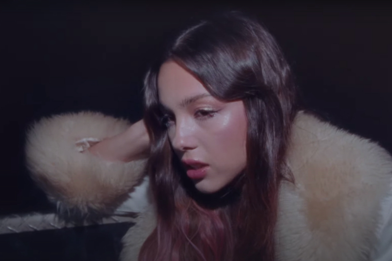 olivia rodrigo traitor?width=698&height=466&fit=crop&auto=webp&dpr=4