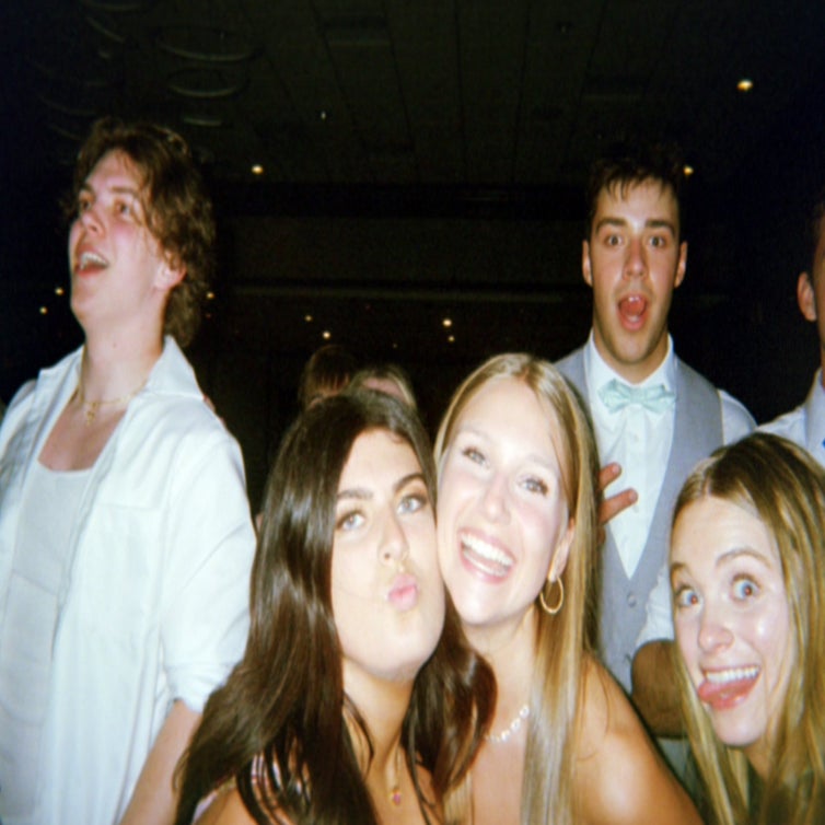 aislin daugherty (the writer) and friends