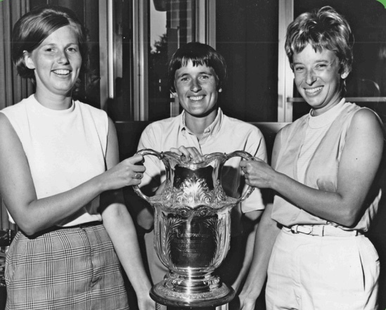 female golfers with trophy