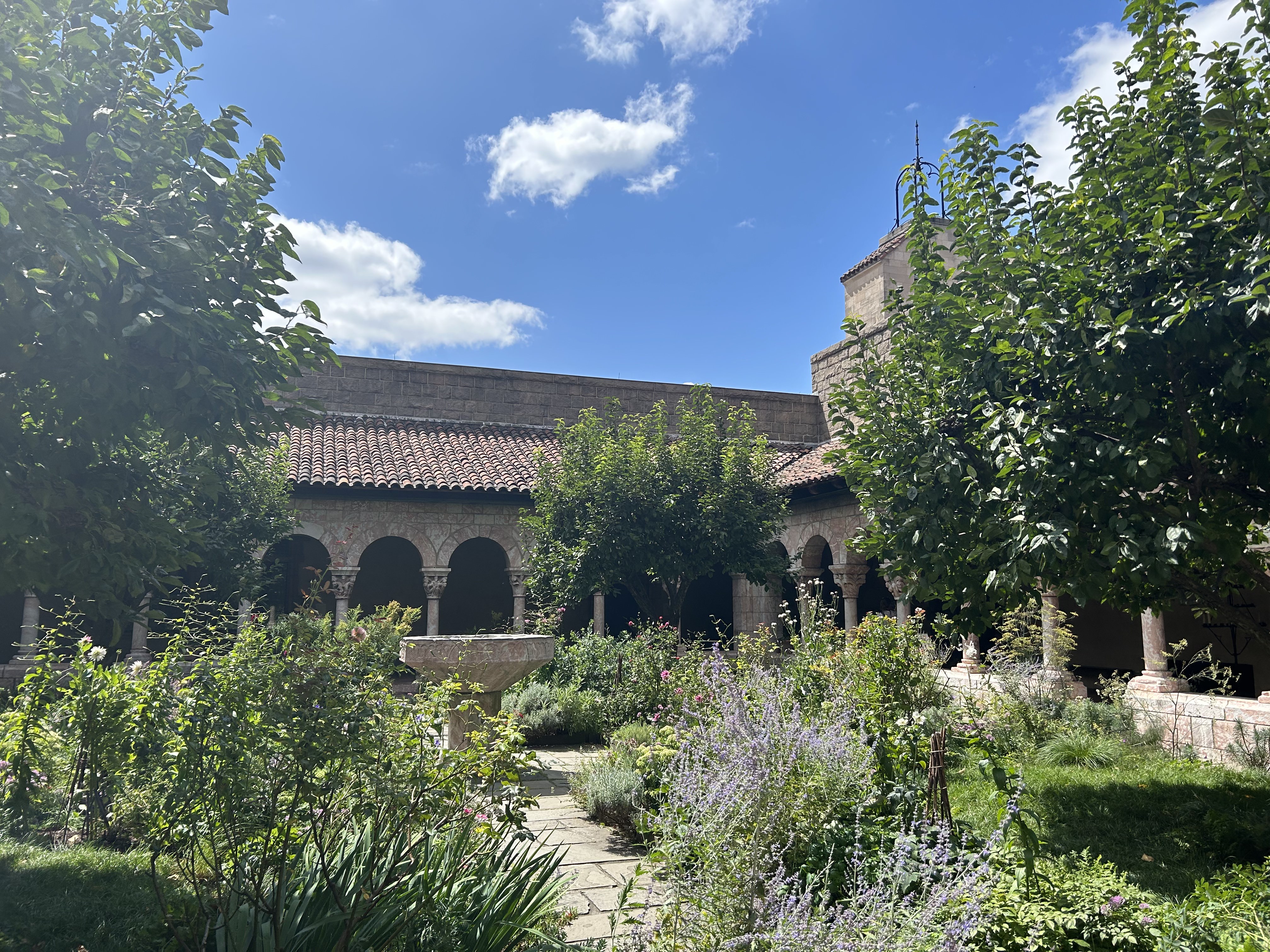The Met Cloisters\' garden