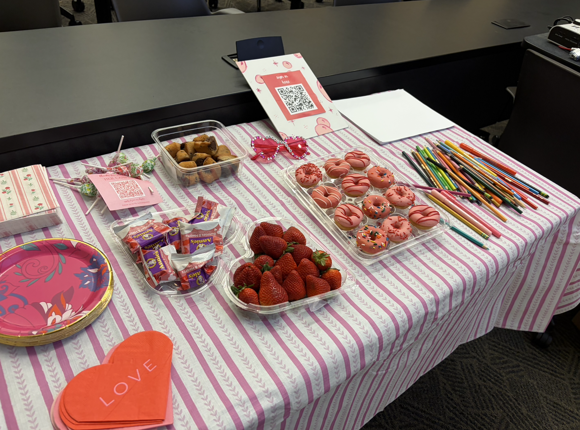Her Campus Galentines tablescape