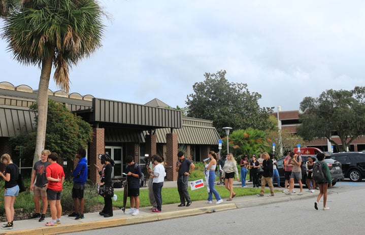 UCF students wanting in line to vote on election day