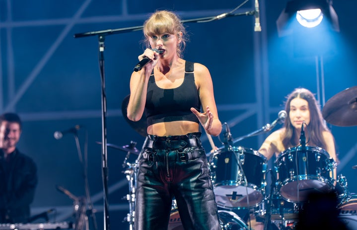 taylor swift performing with haim singing?width=719&height=464&fit=crop&auto=webp