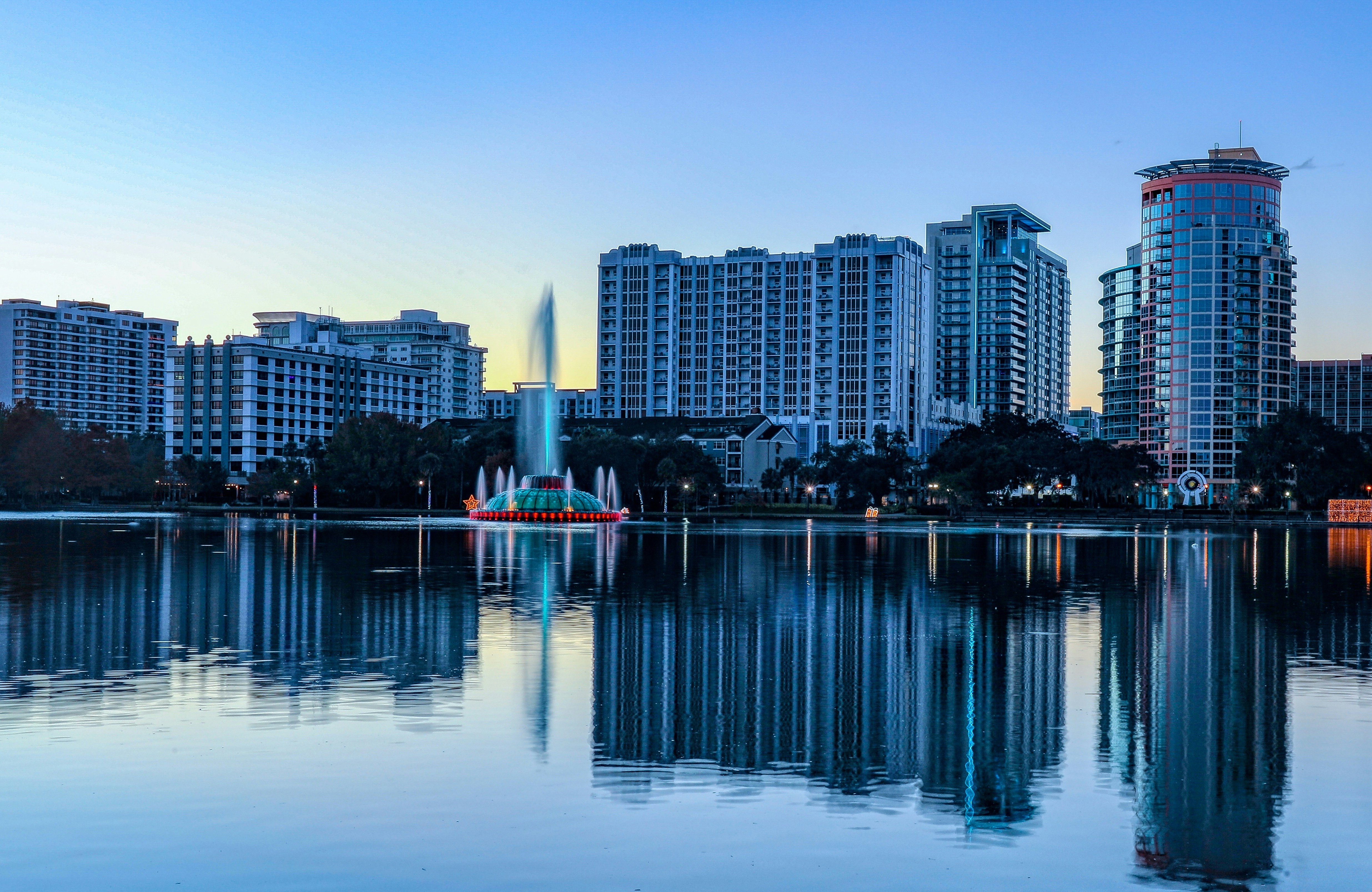 Sunset at Lake Eola in downtown Orlando
