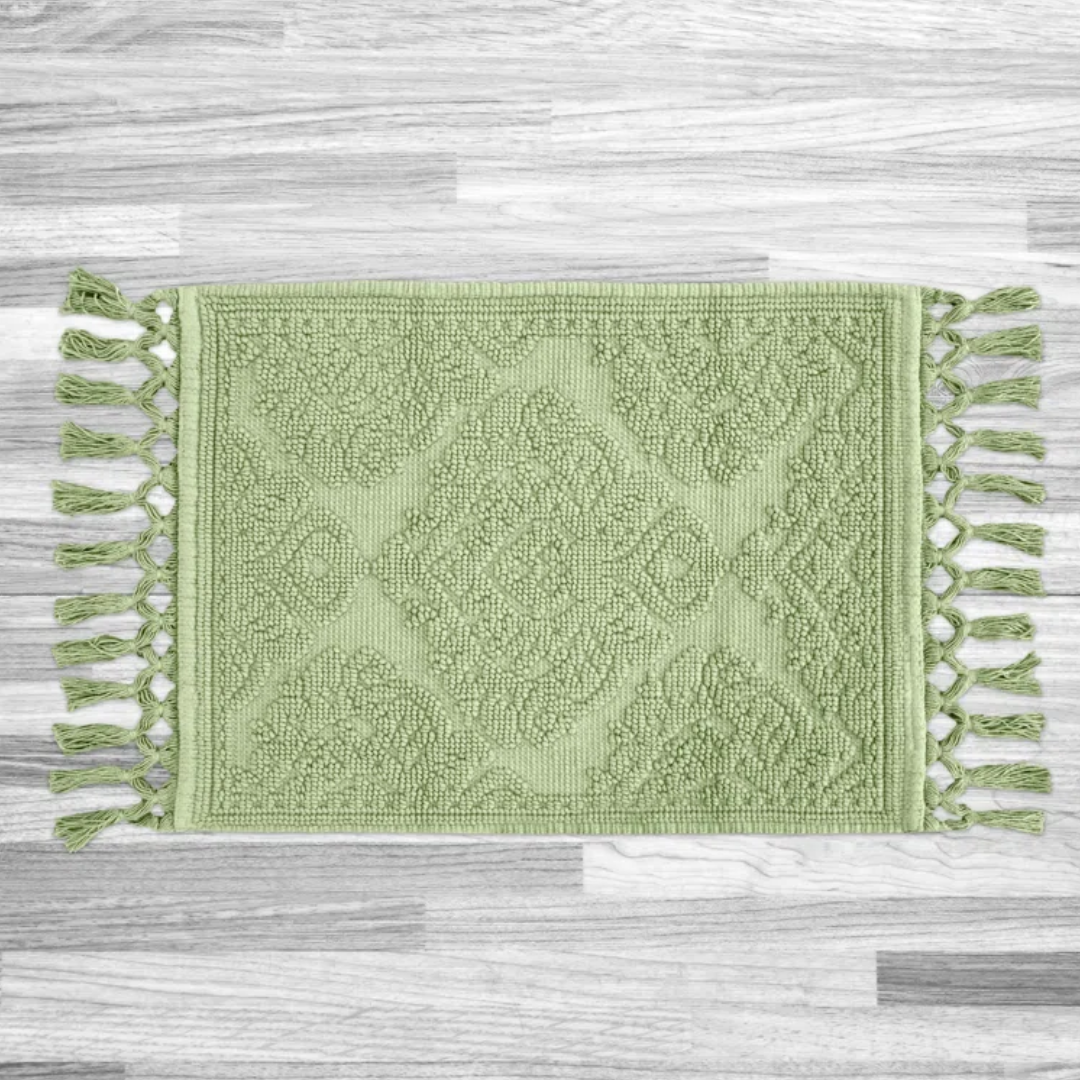 green woven bathmat with tassles