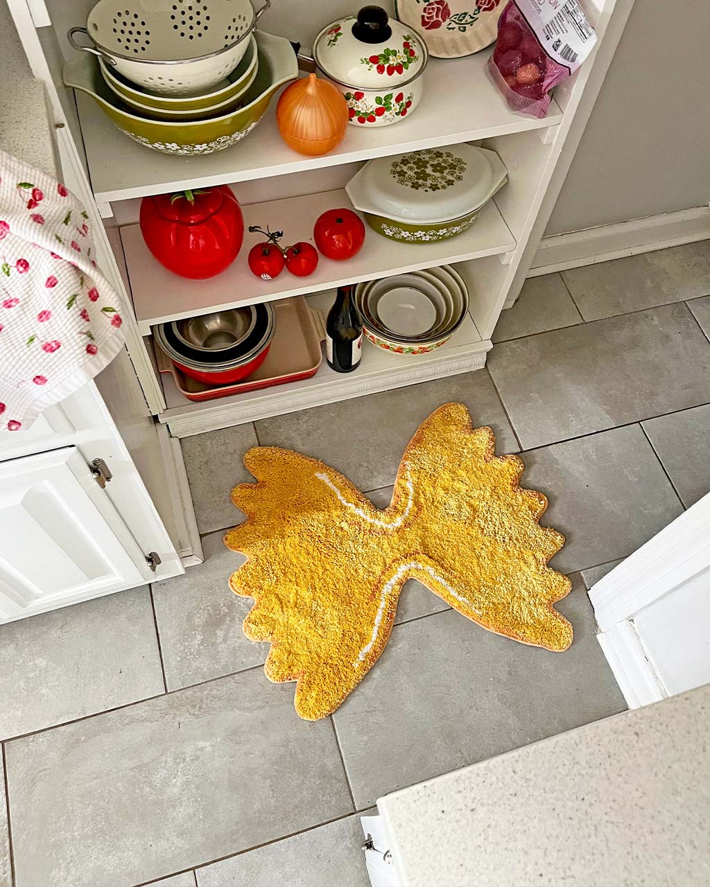 farfalle pasta rug
