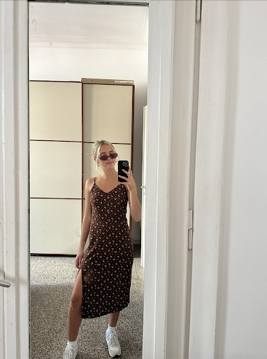 julia sightseeing outfit