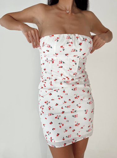 white and red floral tube corset dress spring outfits