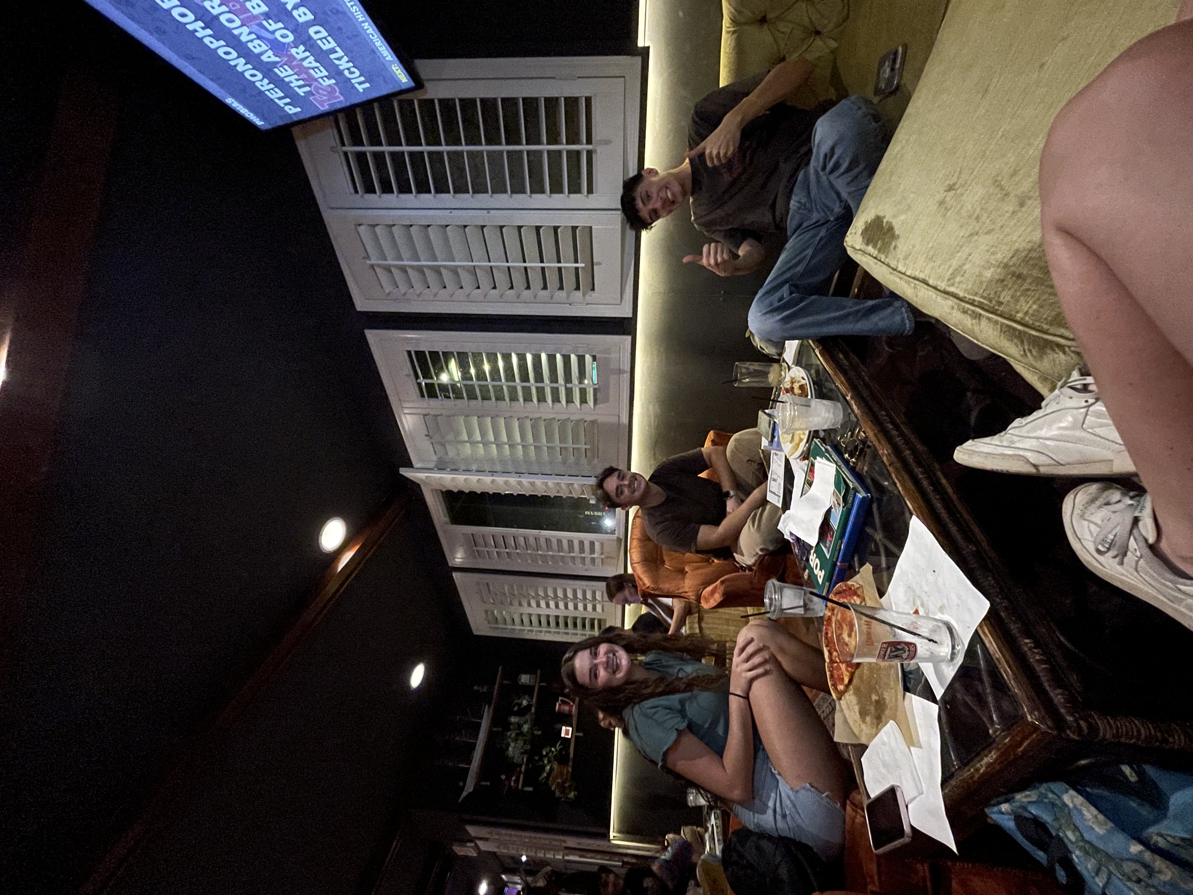 Group of people sitting at chairs and on couches in a coffee shop
