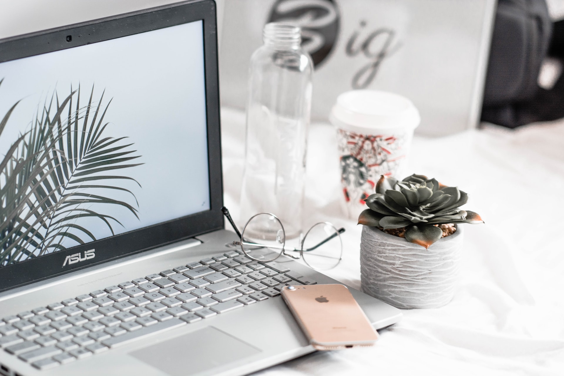 desk decor with laptop by Unsplash