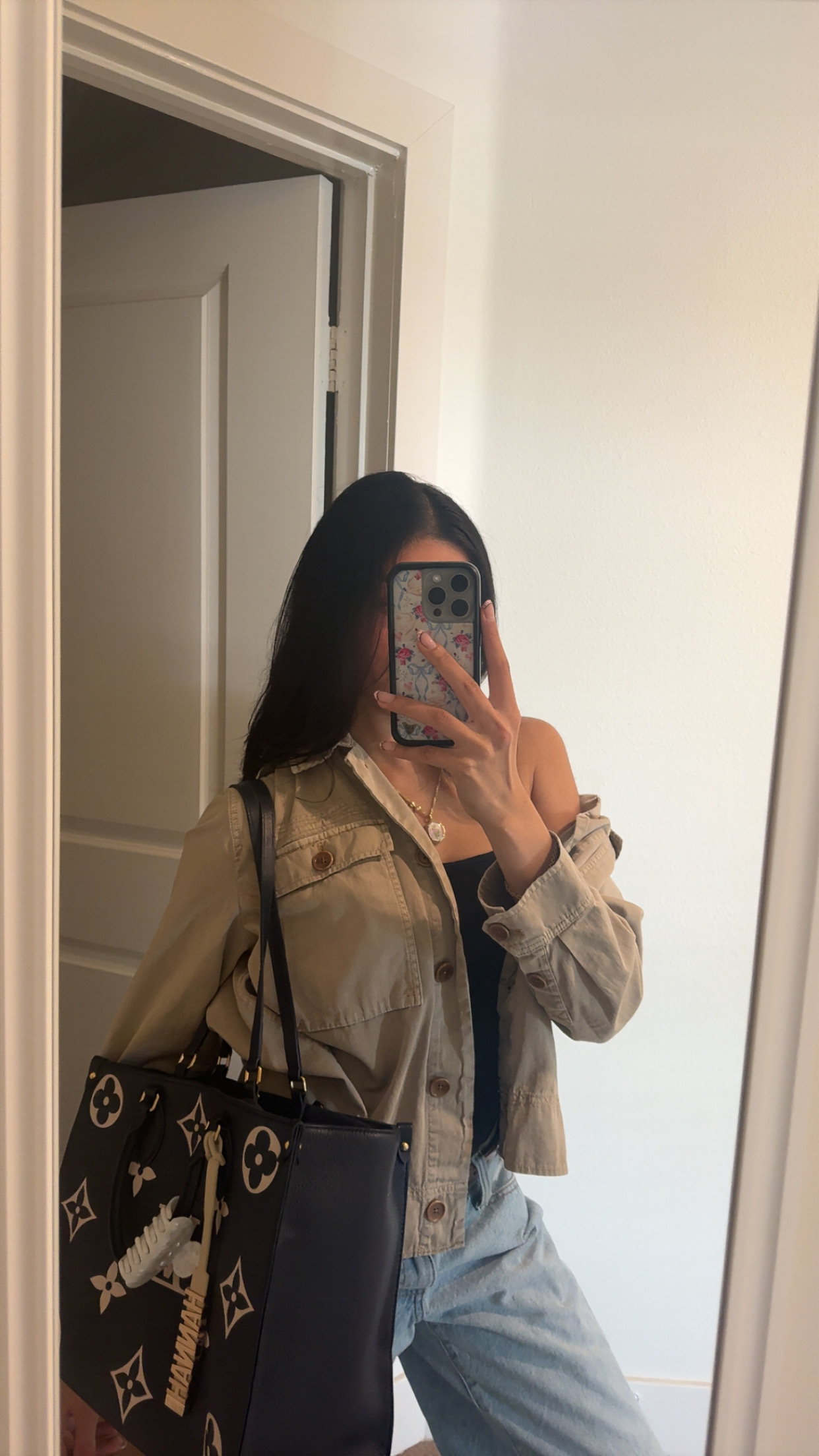 Featuring Hannah Bain and her everyday statement tote