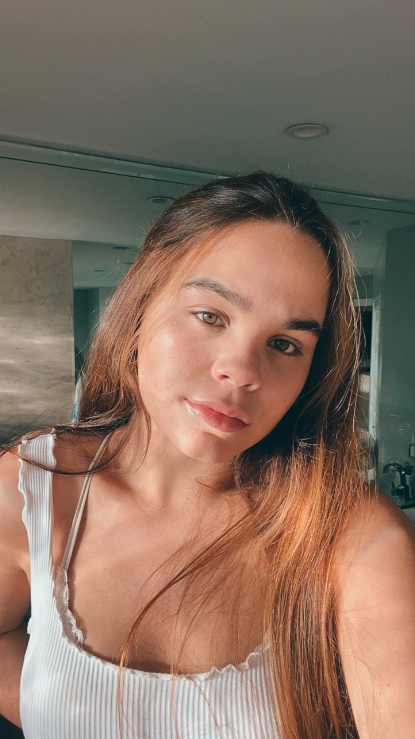 Ana\'s selfie, (no acne)