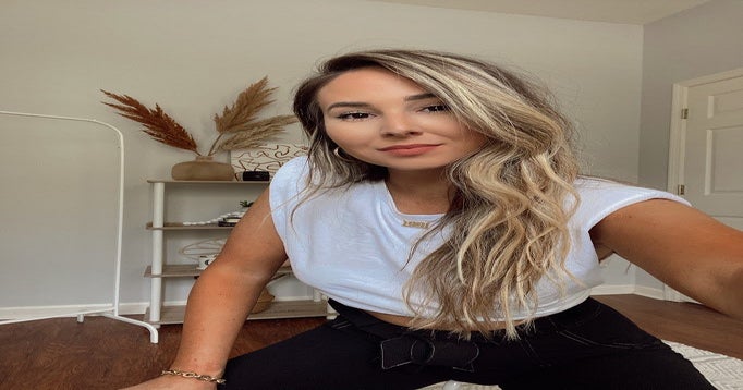 Meet Chelsea Munizzi: Owner of Shellsea Clothing Store