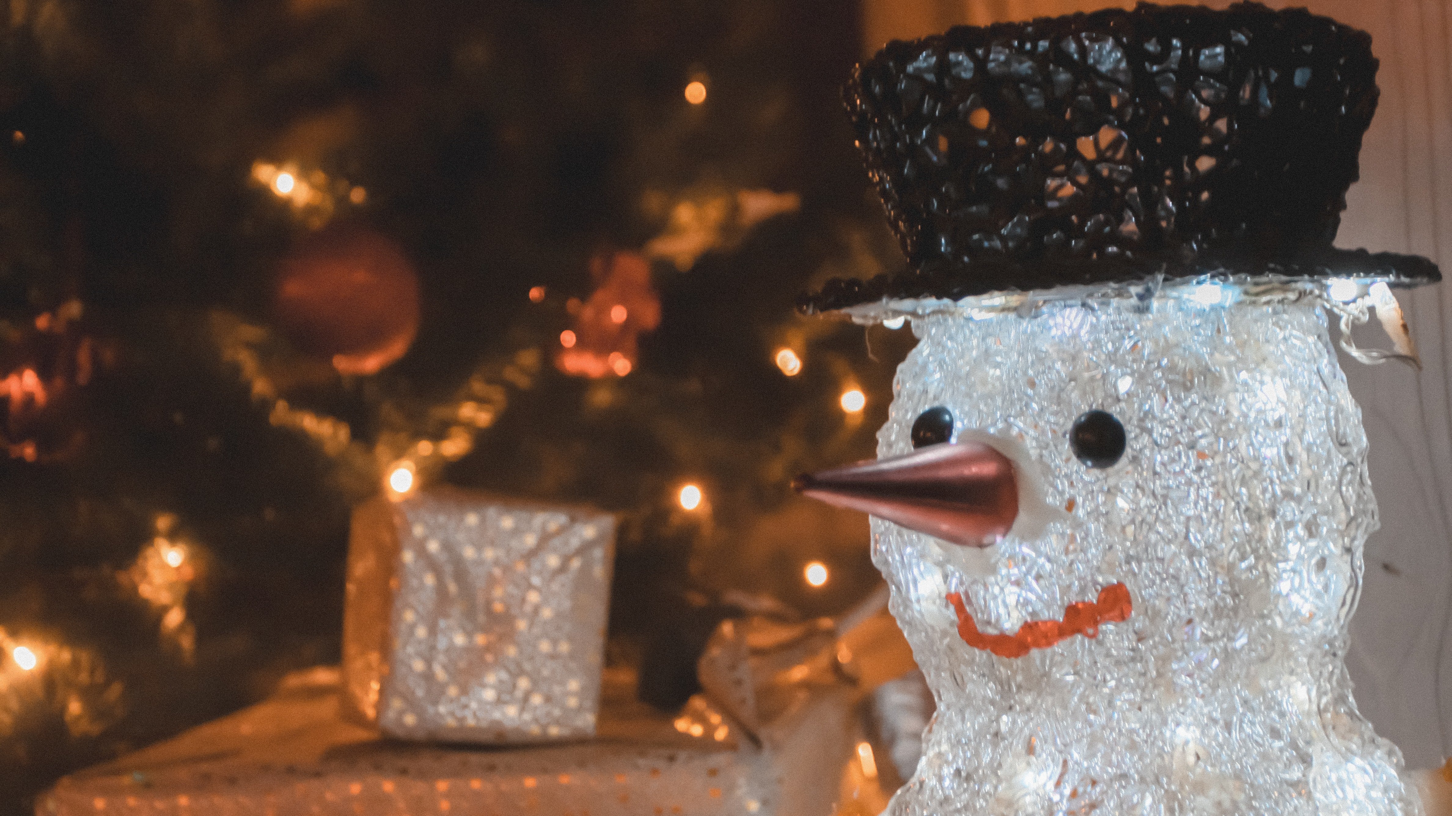 snowmanjpg by Unsplashcom?width=698&height=466&fit=crop&auto=webp&dpr=4