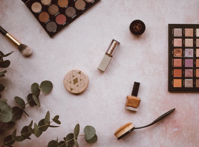 makeup rep imagejpegjpg by Annie Spratt from Unsplash?width=698&height=466&fit=crop&auto=webp&dpr=4