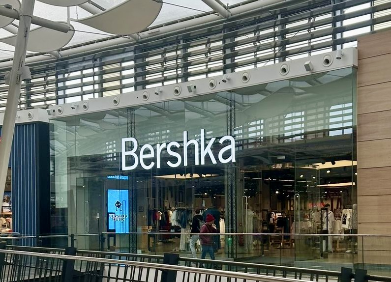 Picture of a Bershka storefront