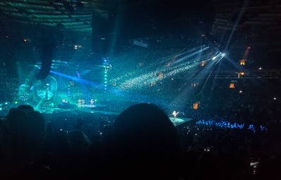 concert with light blue confetti falling down