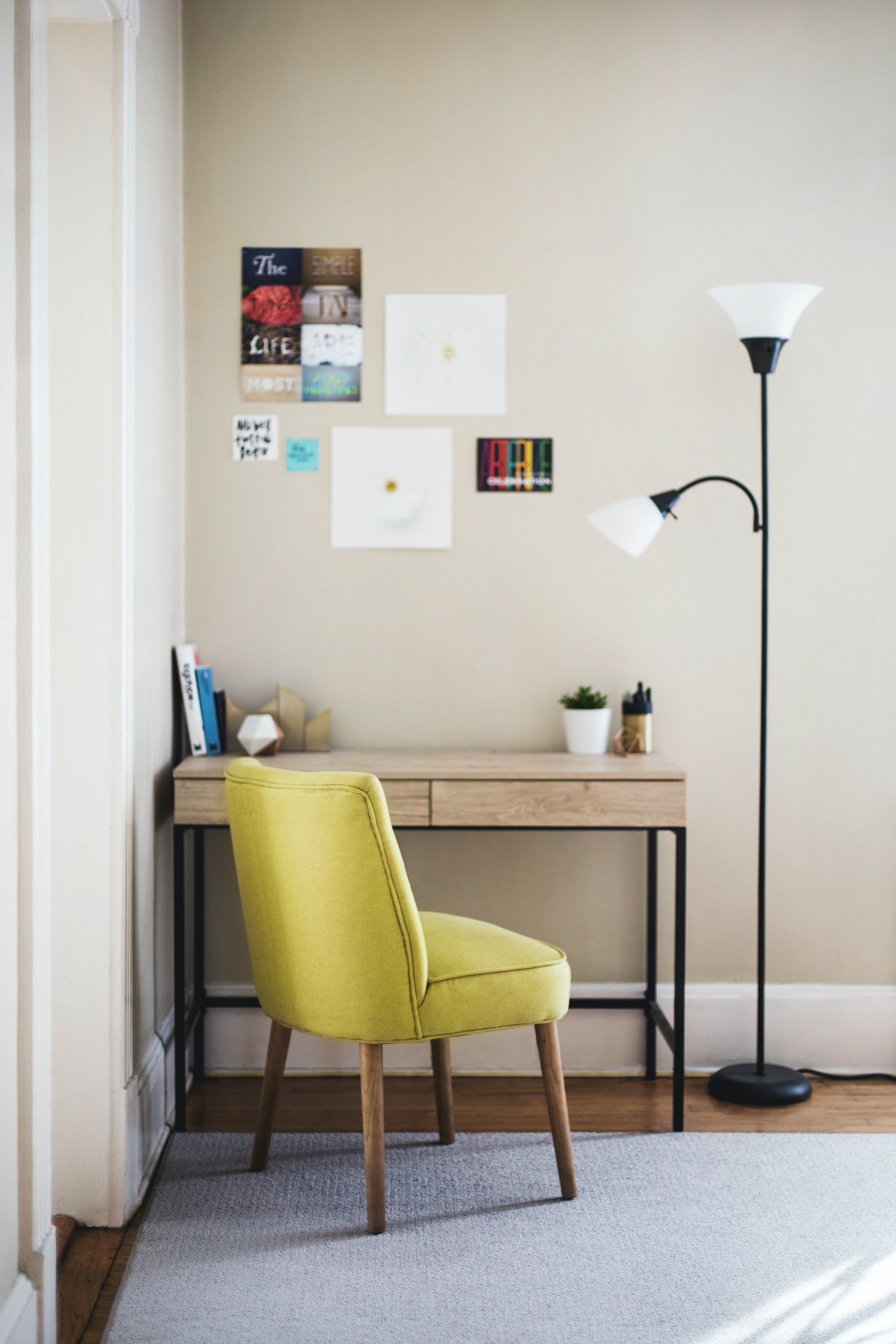 Desk and work space by Kari Shea from unsplash