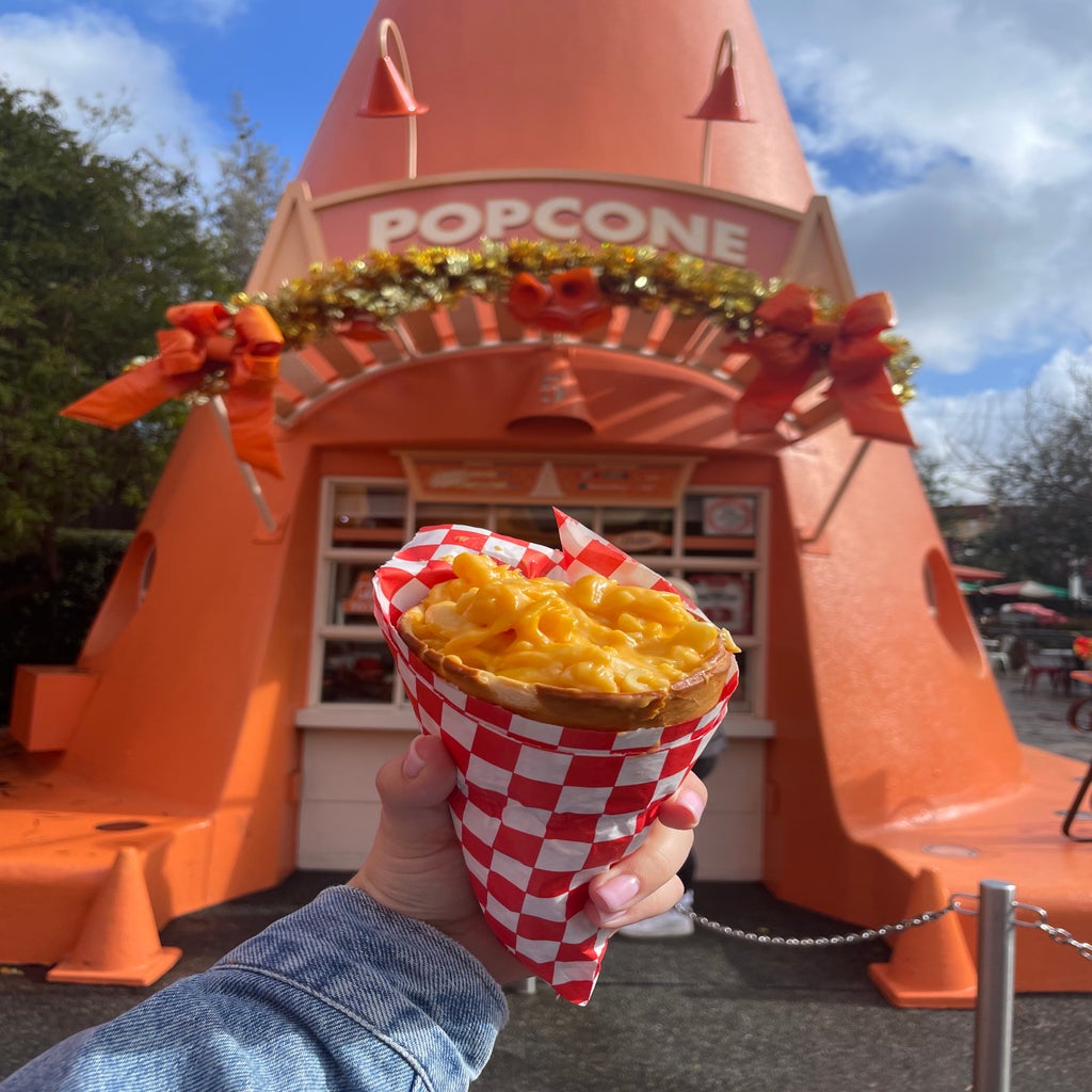 A Foodie’s Guide To Disneyland: Top Treats and Snacks That You Have To ...