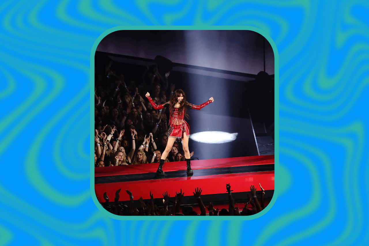 lisa performance vmas 2024?width=698&height=466&fit=crop&auto=webp&dpr=4