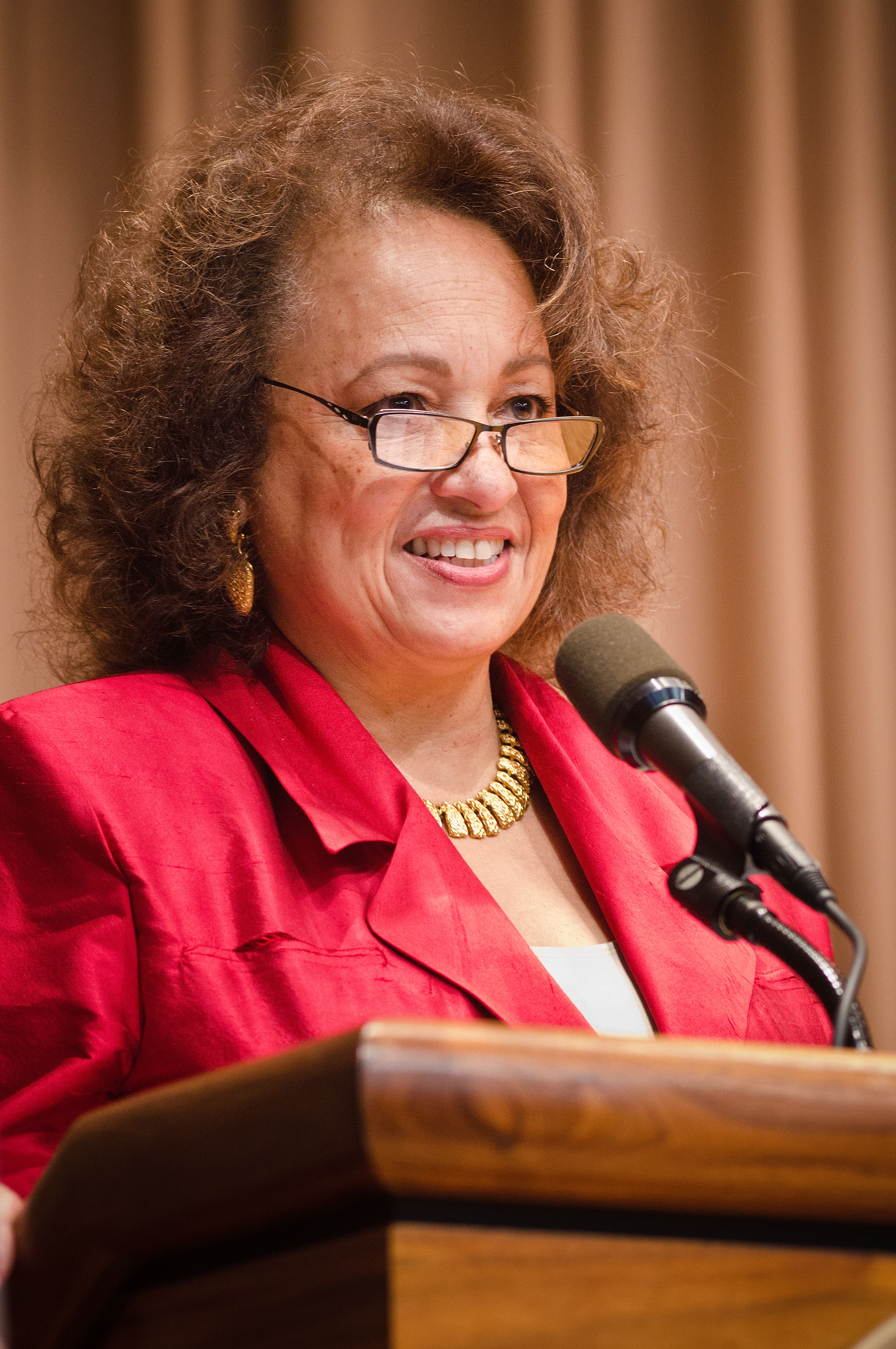 Photo of Daphne Maxwell Reid