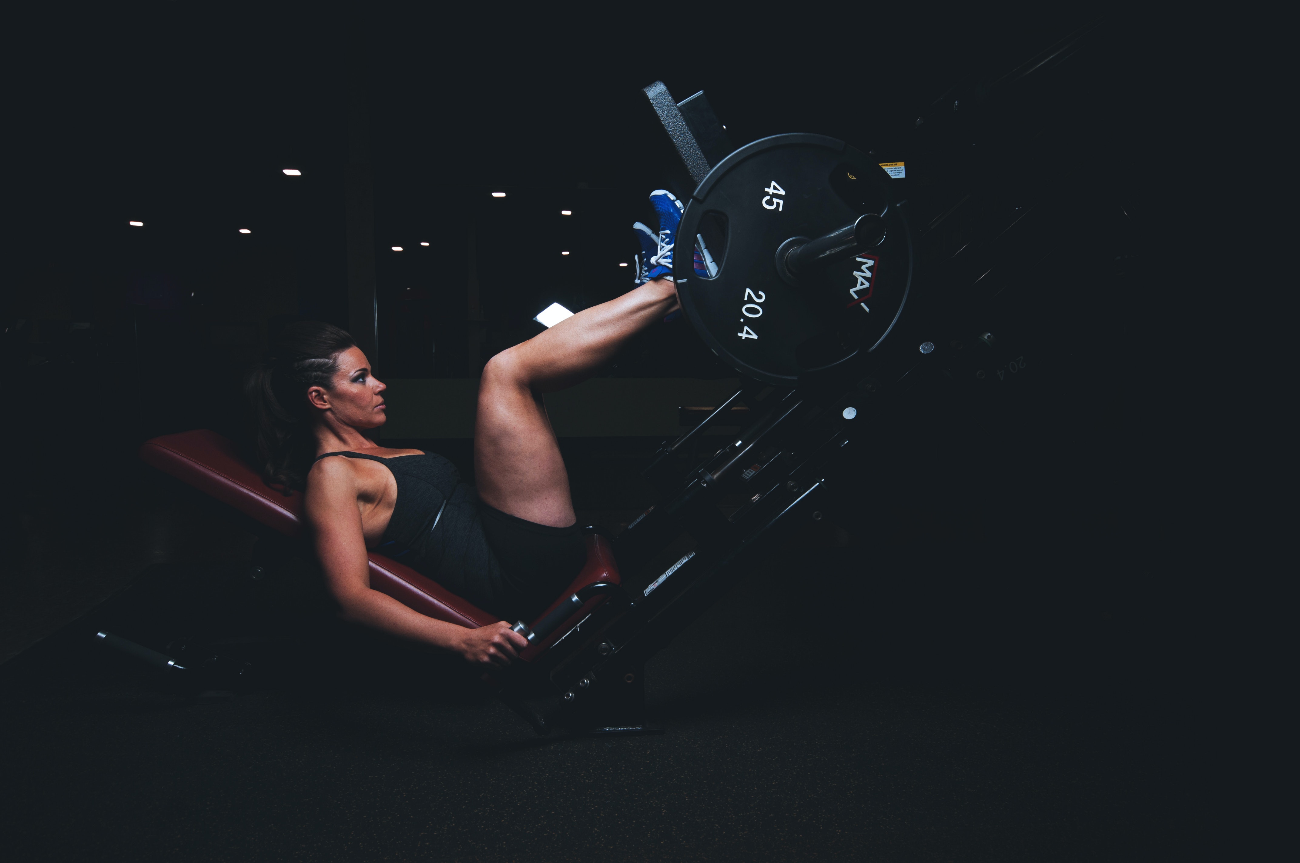 woman lifting a leg press