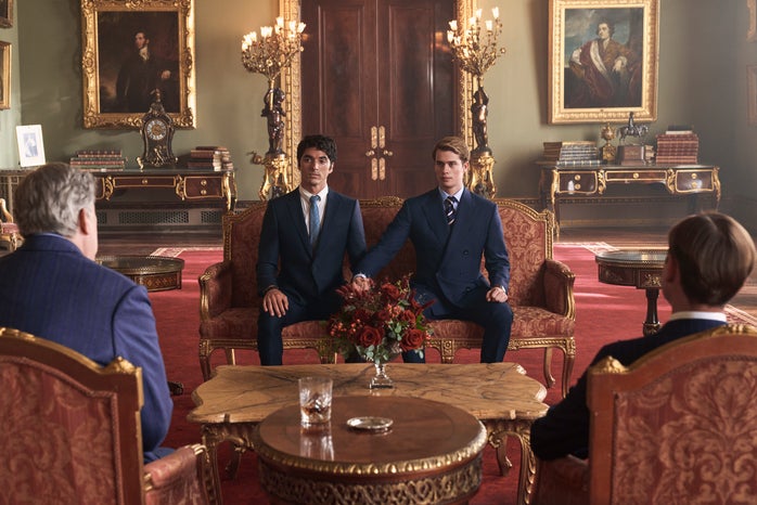 red white royal blue king scene?width=698&height=466&fit=crop&auto=webp