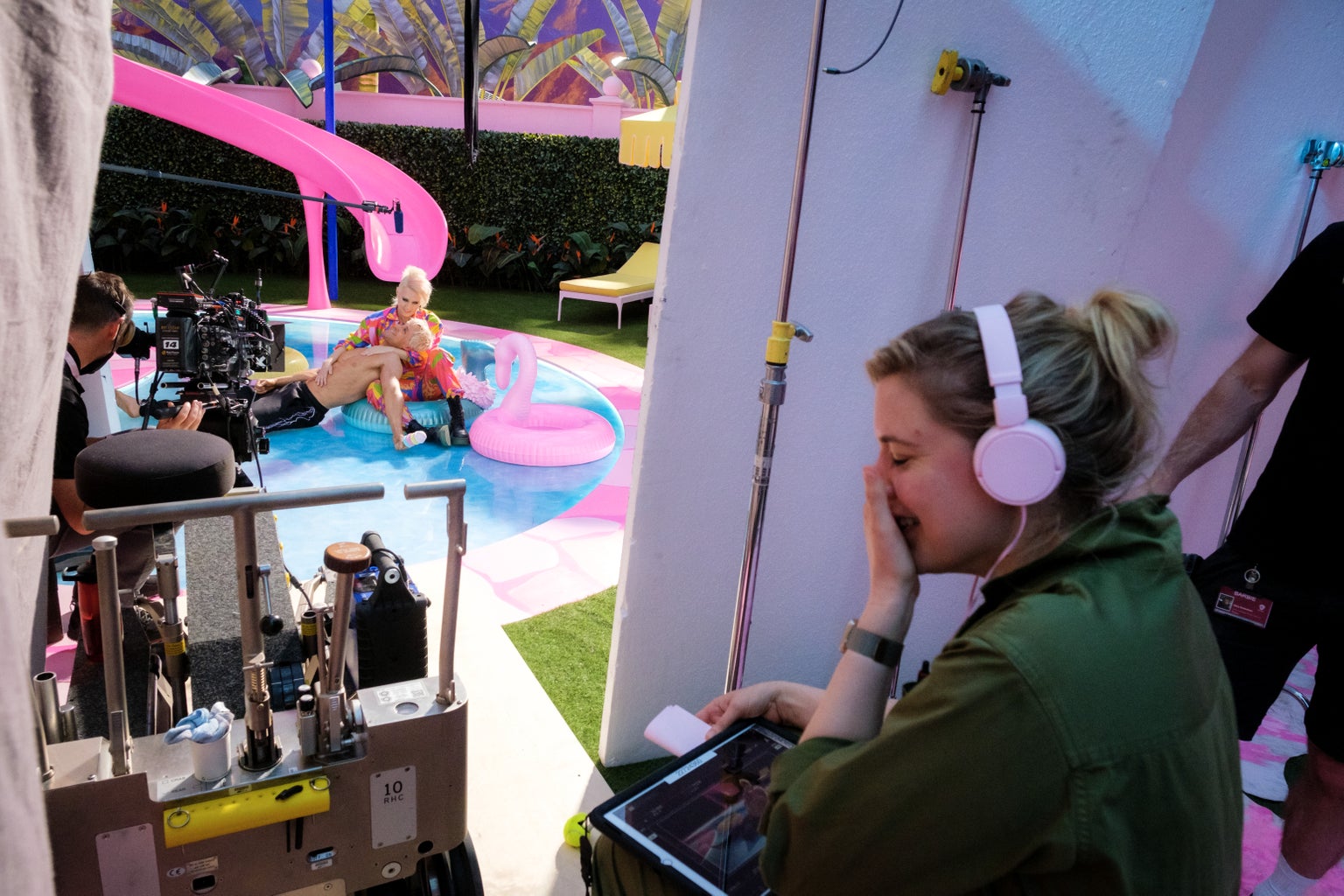barbie movie behind the scenes 0008?width=1024&height=1024&fit=cover&auto=webp