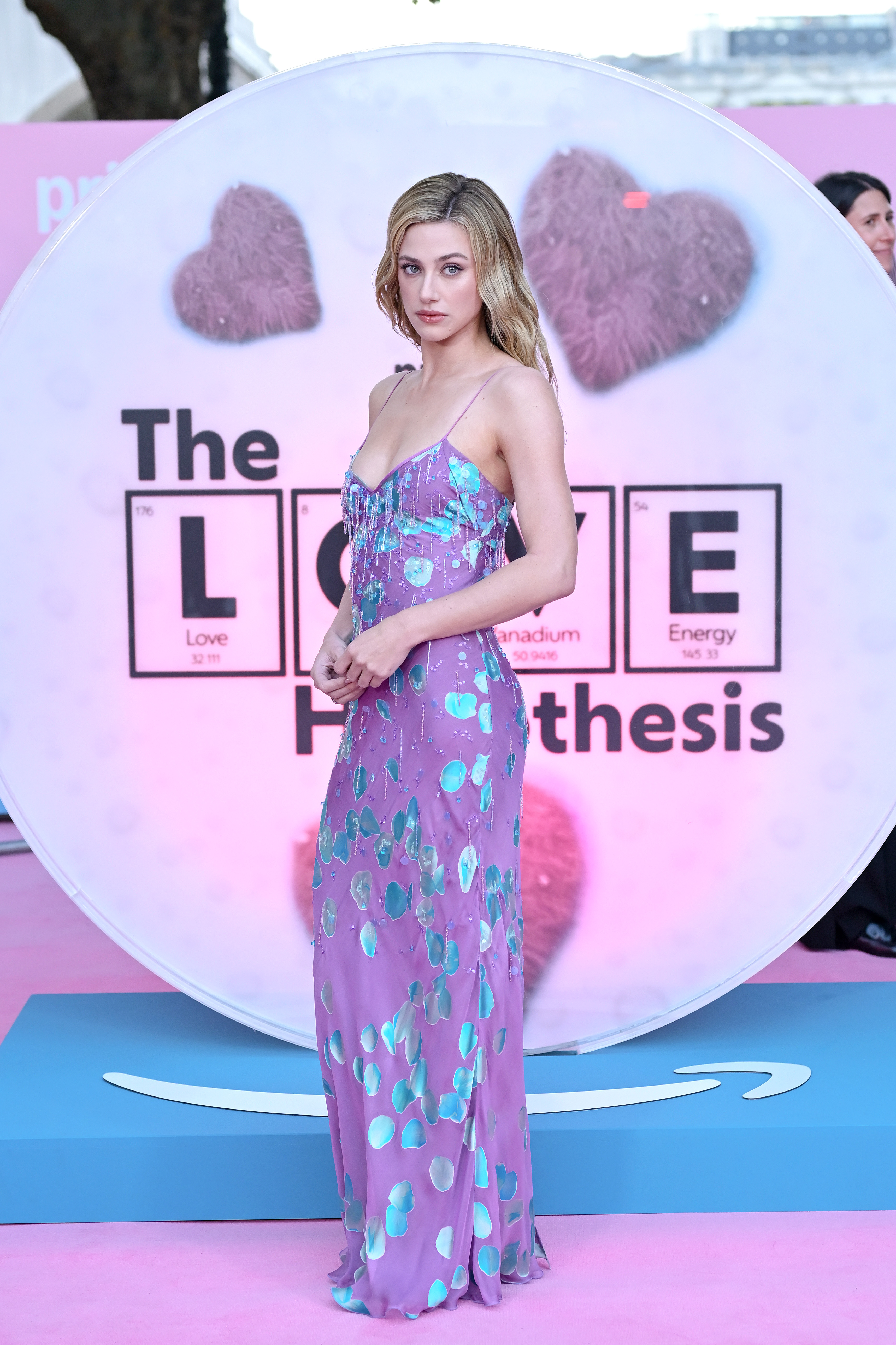 the love hypothesis lili reinhart looks