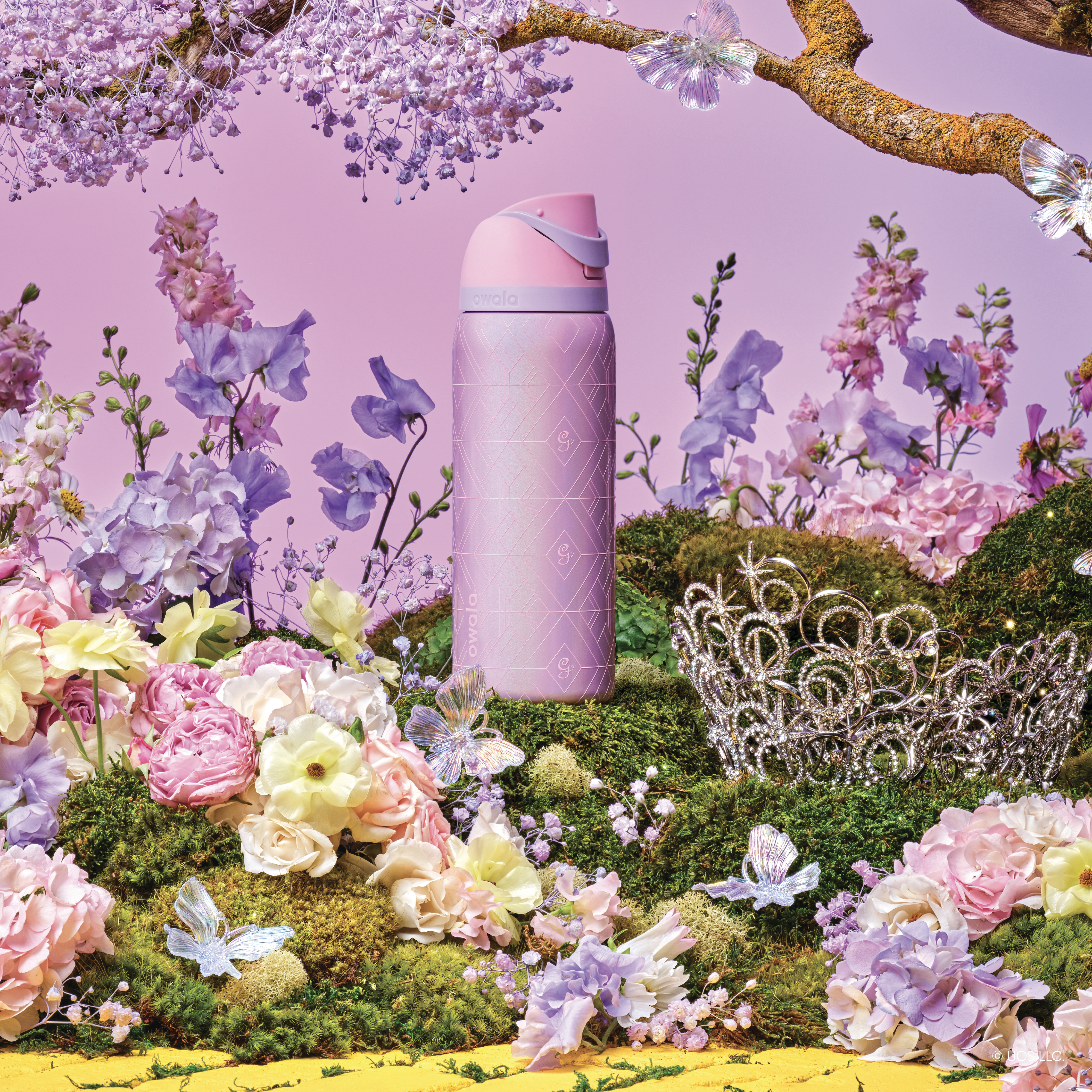Owala x  Wicked Glinda FreeSip Bottle 32 oz. Pearlescent pink finish with raised geometric design